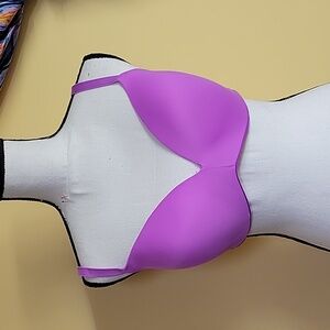 Victoria's secret bra woman 36DD